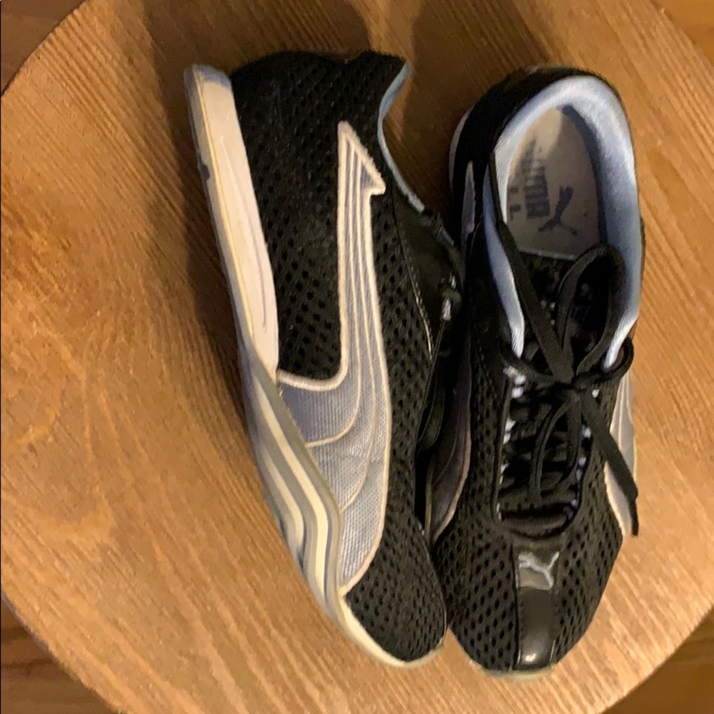 Puma sneaks
